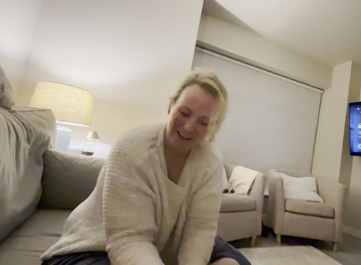 Just A Mom Bod: 只是一个妈妈吮吸她的丈夫太好了，他很快在她嘴里爆炸了