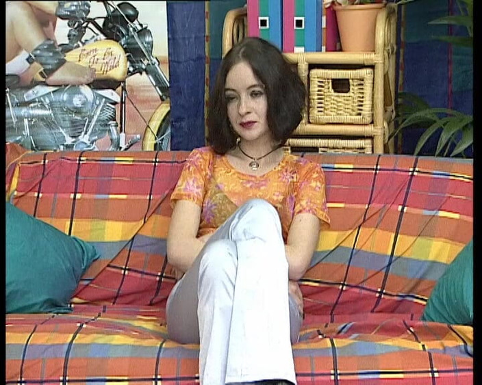 YOUR FIRST PORN: Kleine Vivian Mit Schlankem Koerper - la petite Vivian au corps...