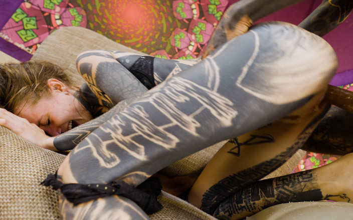 Z-Filmz: Dövmeli Çift Sert Ve Anal Oyunu