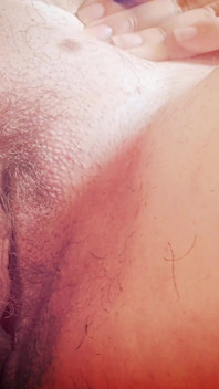 Shaving & Sudden Urge: Nicoletta, Live Shaving and Peeing