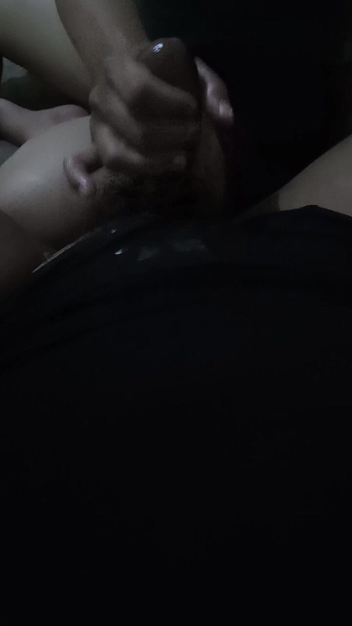 Angelina Pop: युवा और सुंदर नौकरानी के साथ फुहार छोड़ना