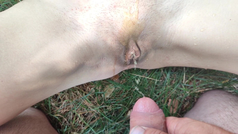 DirtyLubov: Ngoài trời với nước tiểu