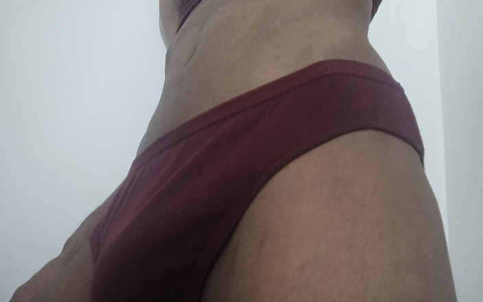 BengaLeo: 알몸의 레이디보이 자위