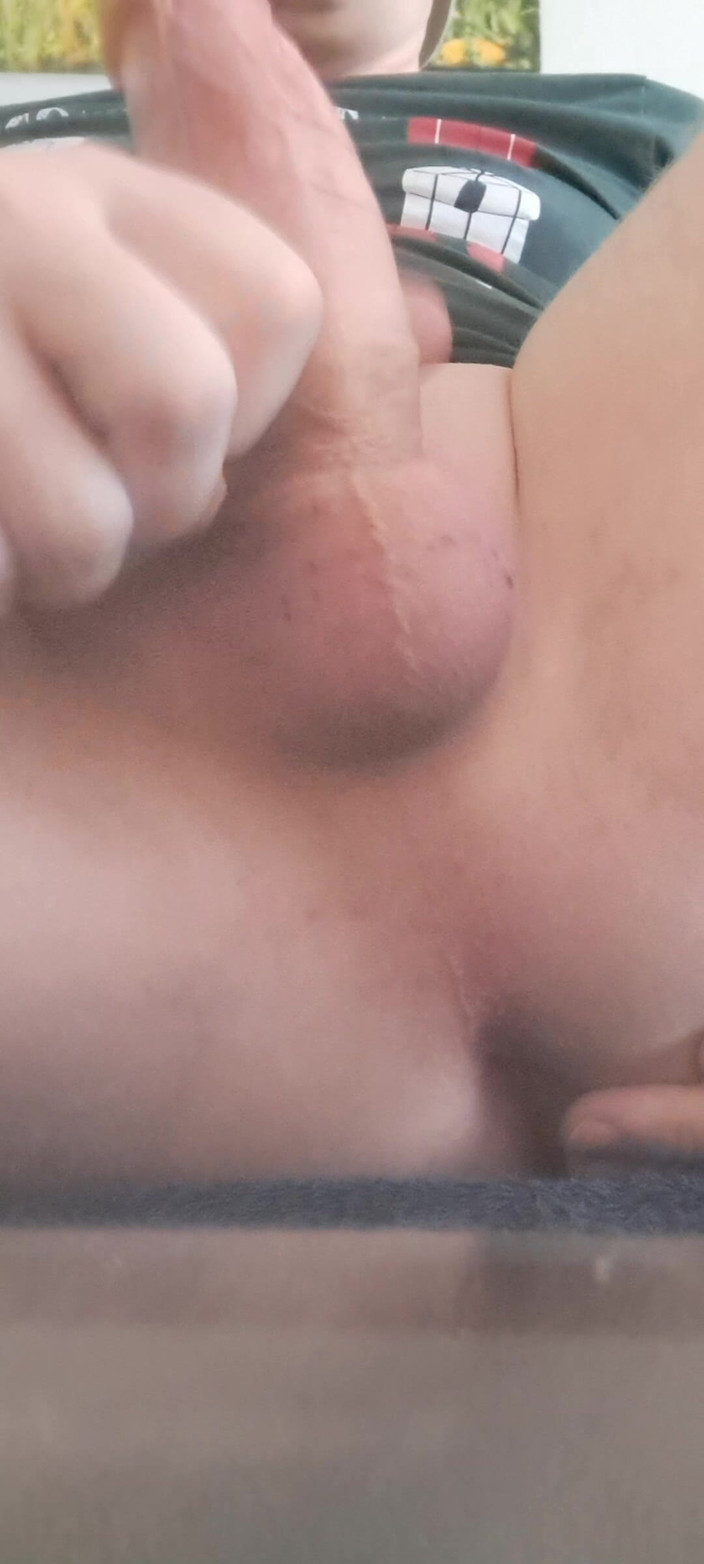 Becky_Boy: 第一次用一根大假阳具！