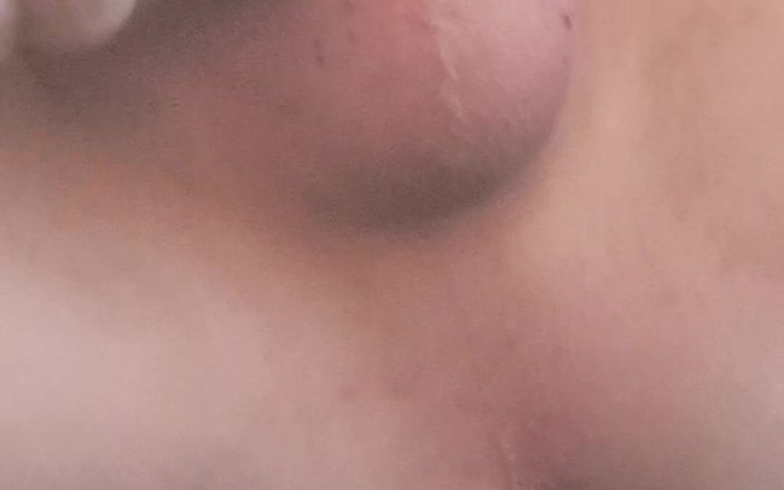 Becky_Boy: Cewek sange ini pertama kali ngentot memeknya pakai dildo ukuran...