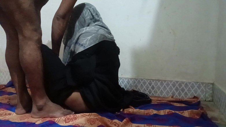 Bhabhi UP: Vecinul din Burqa a fost distractiv astăzi.