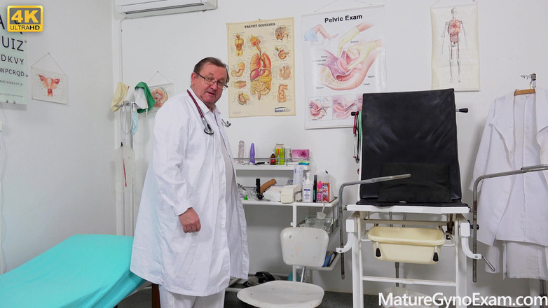 Mature Gyno Exam: Quente milf Jessica Red despida e exposta