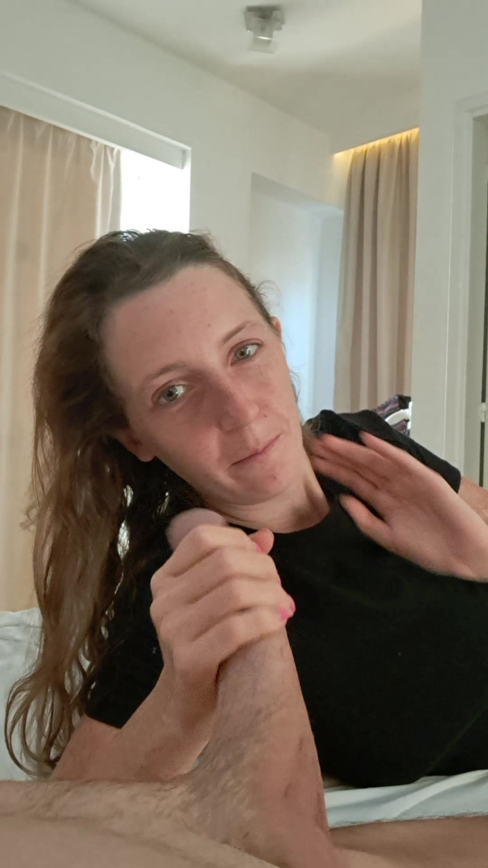 ScottishSweetie: Ik zuig hem van zacht naar 25 centimeter, zijn pik is...