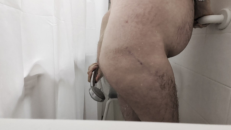 Cj43: シャワーを浴びながら体を見せる