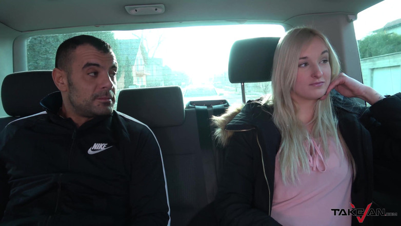 Take Van: Głupia młoda blondynka oszukana przez fałszywego taksówkarza i rozłożona dla...
