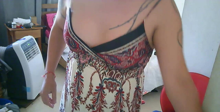 Nikki Montero: "Plus de sessions webcam pour vous, gens !!"