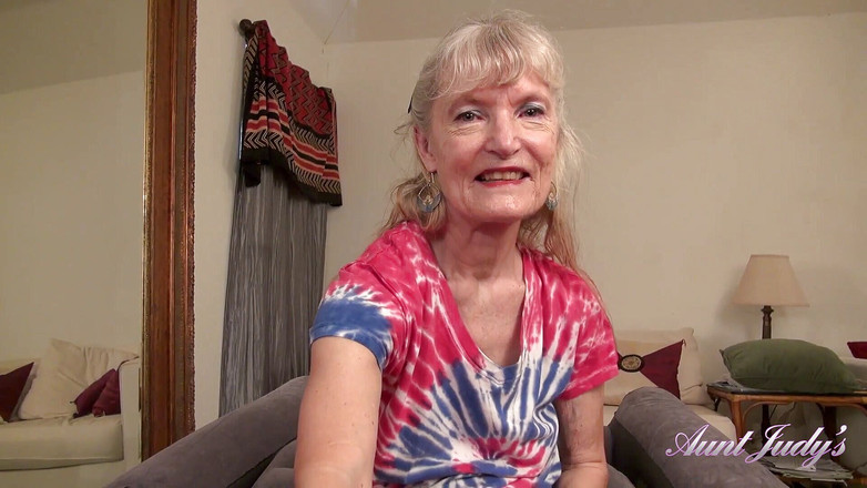 Aunt Judy's: AuntJudys - GILF amatur 69 tahun Texas Diane melancap awak (handjob sudut pandangan...