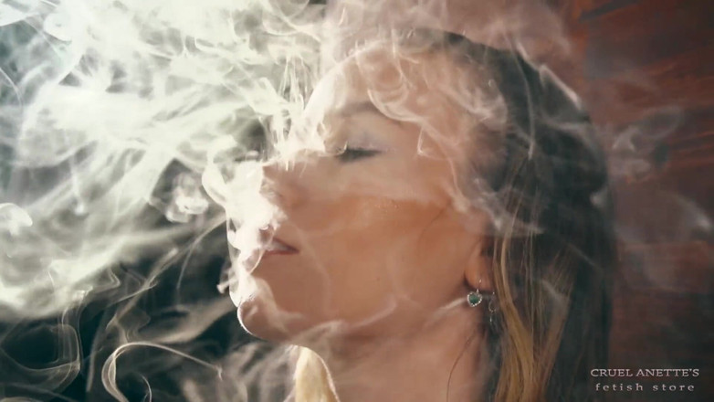 Cruel Anettes fetish world: Smoking close up