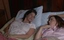 Girlfriends Films: Pareja de lesbianas seduce a una amiga (pt 1) - girlfriendsfilms