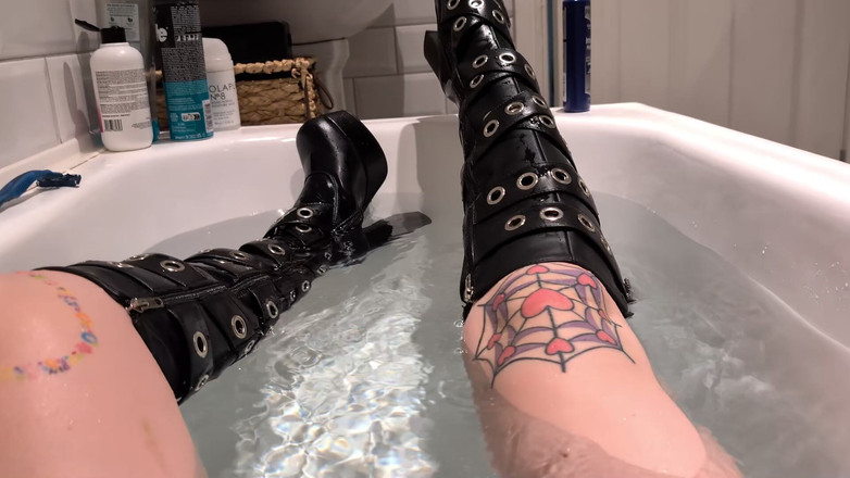Goddess Transcendence: Fetiș cu cizme umede și îmbrăcat baie Secretul meu murdar după o întâlnire...
