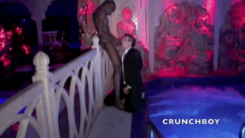 Crunch Boy: रंडी साँवली की सूट और क्लास और आम स्विमिंग पूल में कर्मचारी द्वारा चुदाई