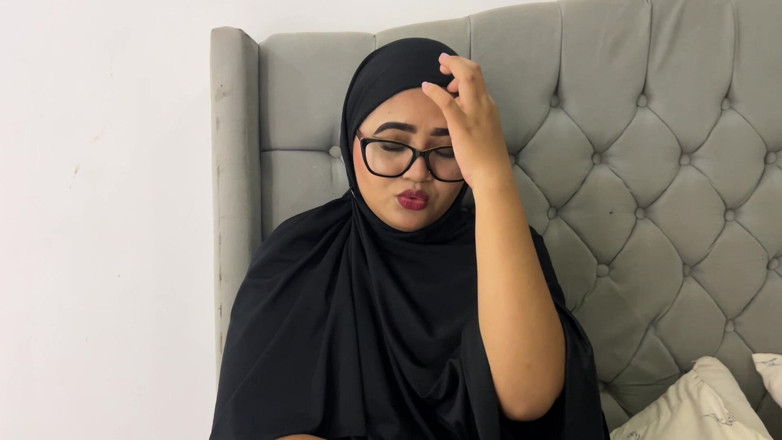 Yohamedi: Religious Muslim Stepsister Puts Her Beliefs Aside to Try a...