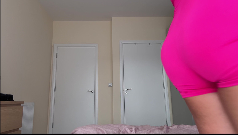 Emma Voyeur: Eu Acaricio Minha Buceta E Virilha Em Calças Apertadas