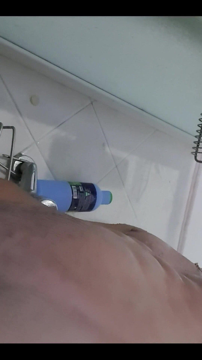 Boy jerking off: Come Take a Hot Shower with Me?