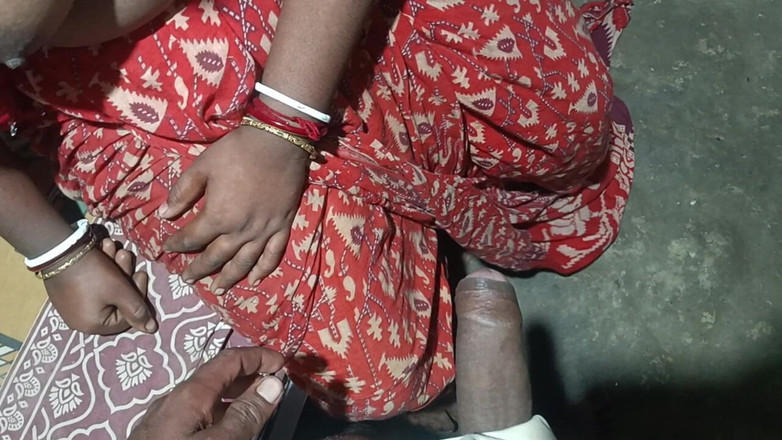 Monika Bhabhi: 印度嫂子土地放进嘴里