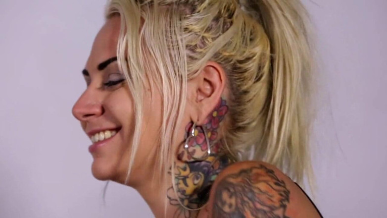 Lesbian Illusion: Only real lesbians know how to really lick pussy