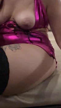 Я починаю ніжно смоктати, але потім прискорююся і приймаю глибокий вхід