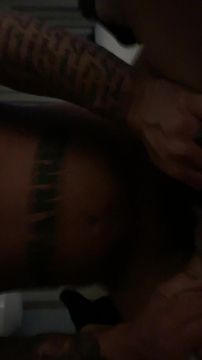 Shebad: Żona błaga o wytrysk w hotelu z przyjacielem męża