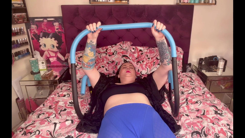 MissFFW: Miss Ffw lavora per diventare una "cagna magra cattiva"