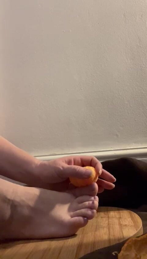 MeandMrs: Menghancurkan kaki tanpa kaki dan oren