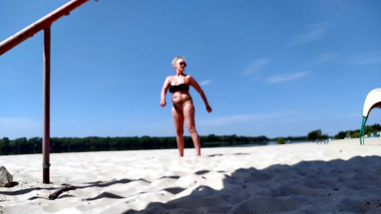 Lukerya: Berjalan ke Pantai Melalui Taman