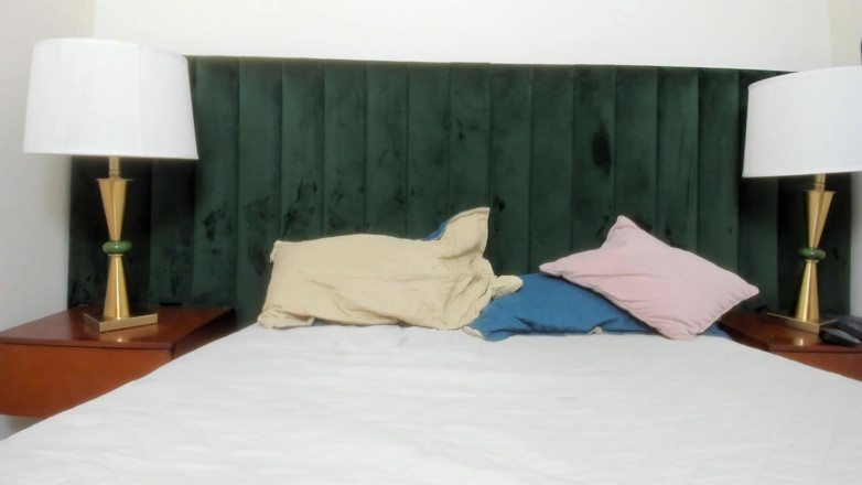 Chloe_and_mattews: Jong Stel Heeft Ruige Seks in Een Slaapkamer Op Verzoek...
