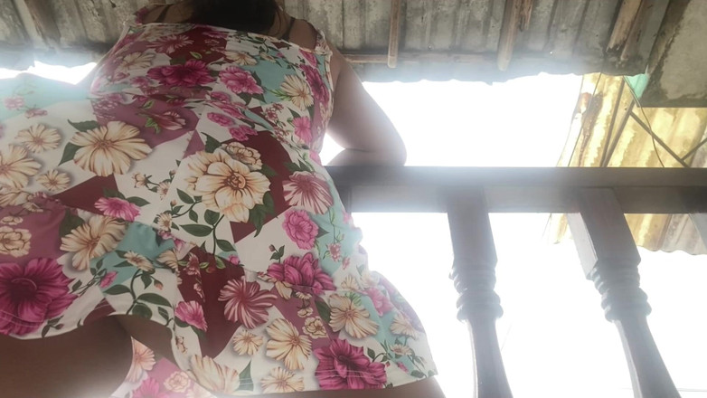 Katrina4deluxe: Merakam isteri adik tiri saya dari bawah