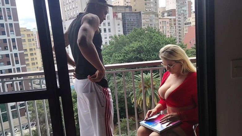 Tiffany Montavani: 彼は熟女によるファックの仕方を教え、テストに合格しました