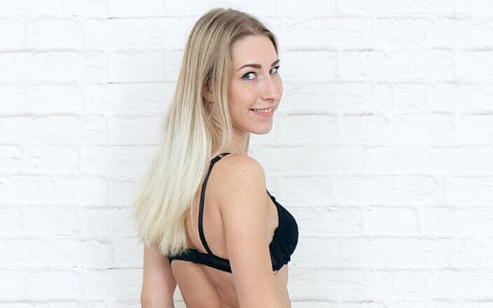 FeelMeVR: Jane Bond असली शौकिया लड़की अपना सुंदर शरीर दिखाती है