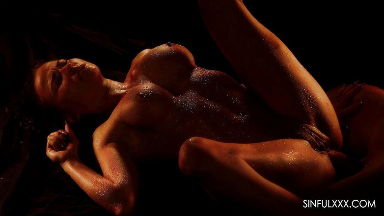 Sinfulxxx: Busty赤ん坊深い肛門性によるSinfulXXX