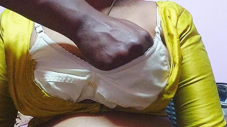 Desi Mohini: Seks hardcore cewek Indiaku yang berair seksi