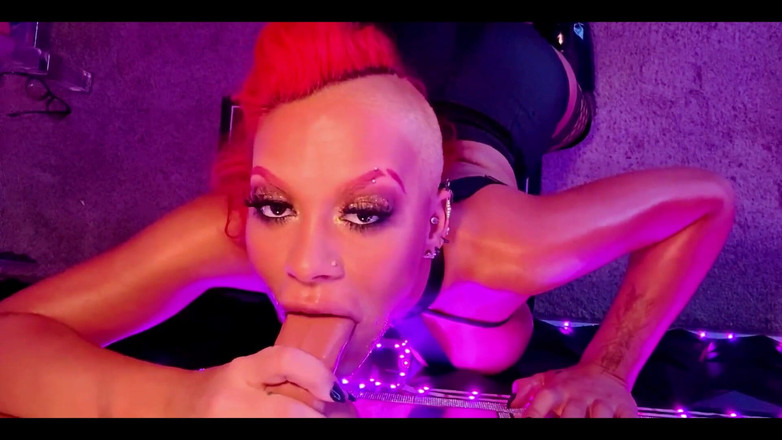 Red X: Adicto a la cara follada