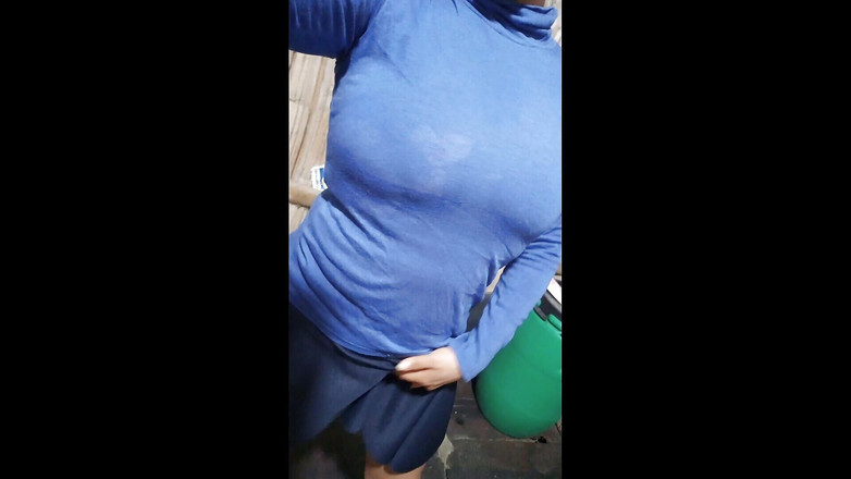 Martin13: Seksowna kobieta królewskiej szlachty pokazuje swoje pyszne duże cycki