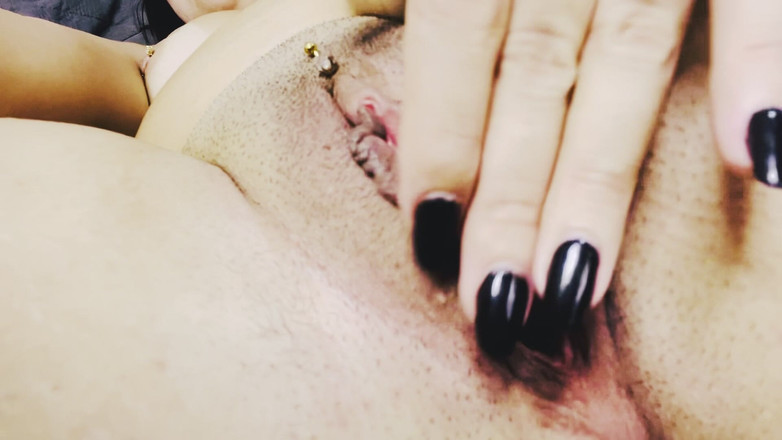 Lidi Ferrari: 我把屁股塞上，直到我高涨，充满了放弃它的欲望。