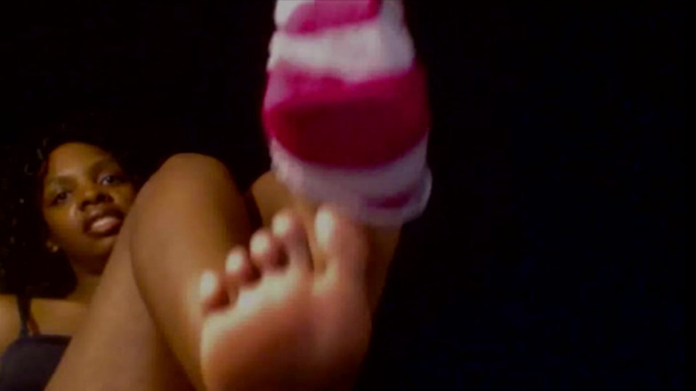 The Goddess Simone: Sniff my smelly feet