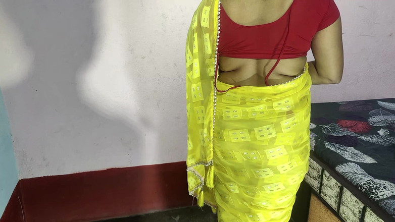 Soniya1997: Munna šuká zadek nevlastní matky v sárí před odchodem na párty...