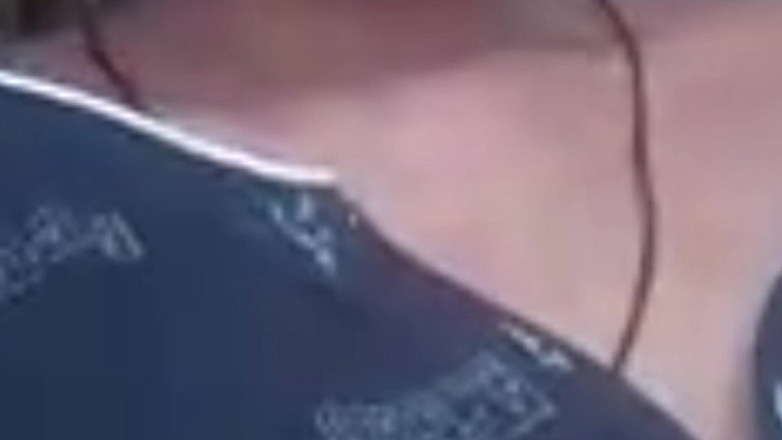 DesiBurChudai: Sau khi chồng đi ra ngoài, anh chồng kế rất quyết...