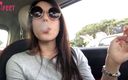 Smokin Fetish: Petra rokend in de auto