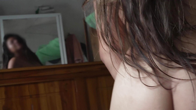 Martin13: Üvey annemin yaşlı kalçaları bu Noel'de çok yoğun sikilmeyi hak ediyor