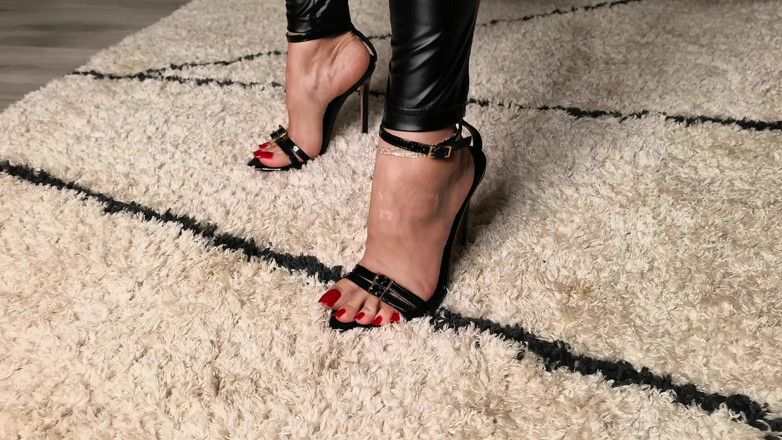 Goddess Lena: Ass, Heels and Feet