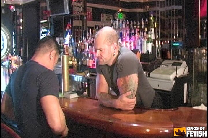 Gay Diaries: Muskulöser mann mit gepierctem schwanz zerstört einen asiatischen typen mit...