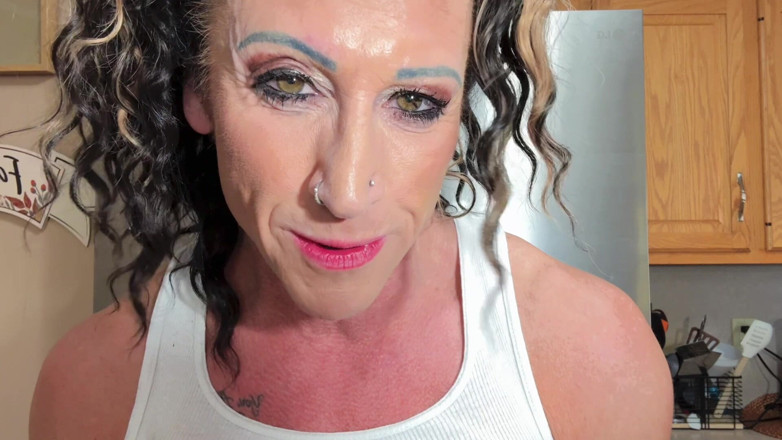 Kandylegsxxx: Muscle MILF Ingest Crushing Cuck Kitchen Devour