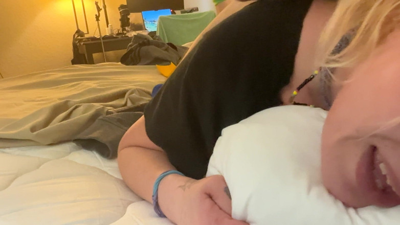 Alpha stud 4 u: Haar van achteren neuken, met kont in de lucht, terwijl...