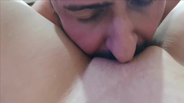 Casal Amador: Succhio il clitoride e riempiendo la figa di sborra