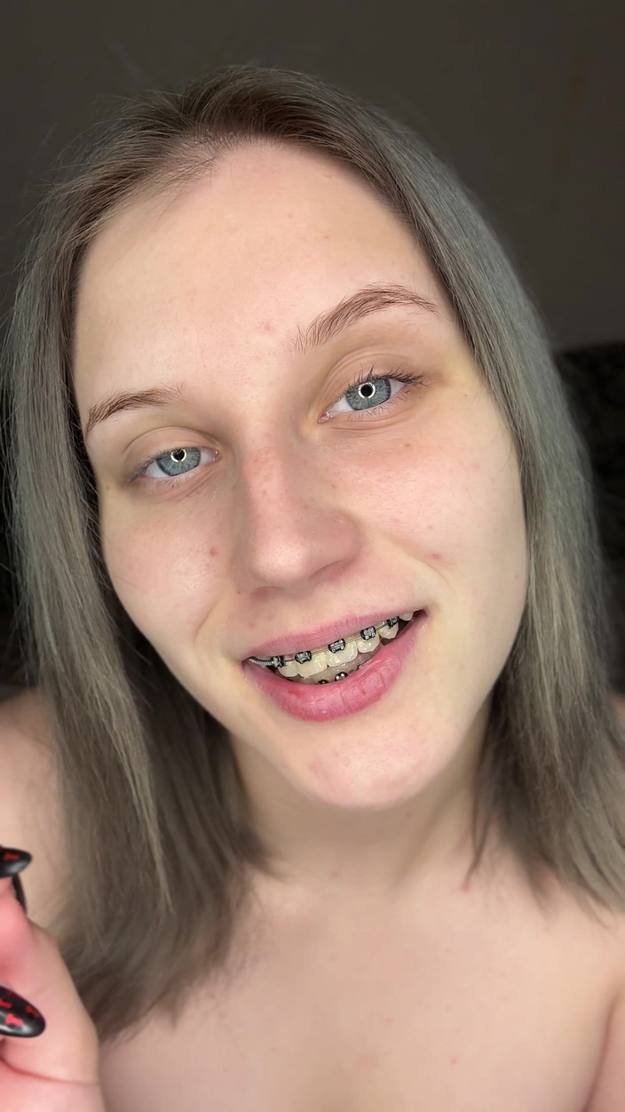 MertyXXX: Střílející oči na tebe, zatímco kouřím